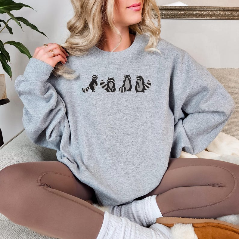 Embroideried Cute Raccoon Sweatshirt – Cozy Unisex Crewneck with Funny Raccoon Illustration, Animal Lover Gift