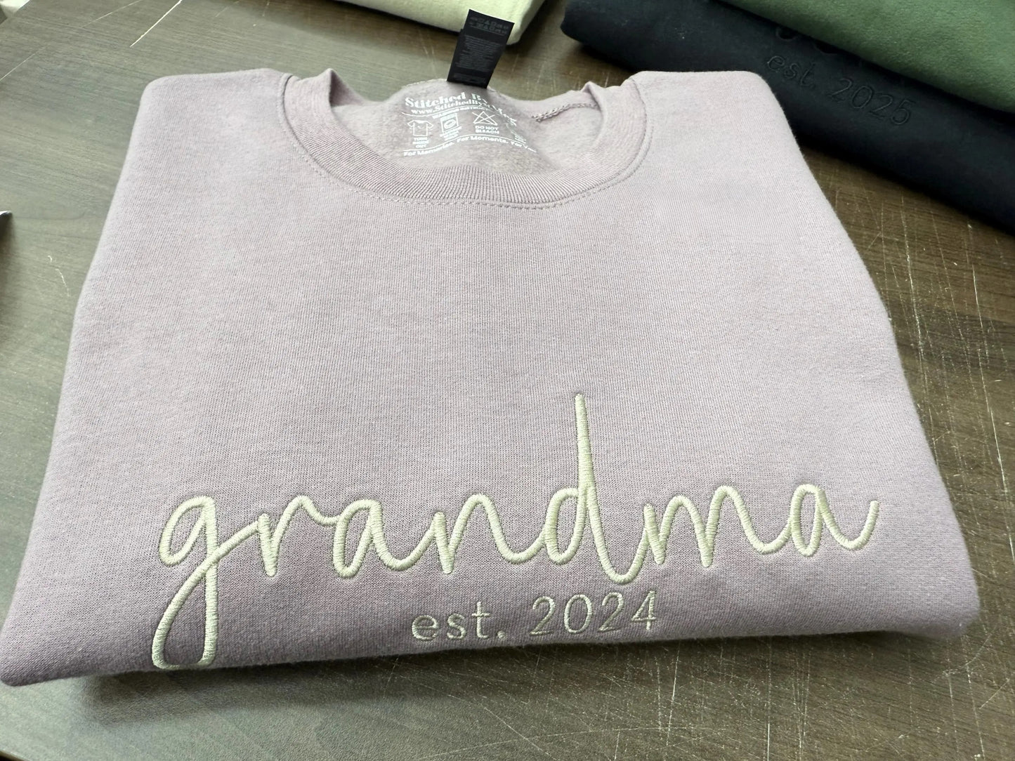 Personalized Grandma Mama Embroidery Sweatshirt Est. 2024 Custom Family Name Crewneck Gift for New Moms Mother's Day Pregnancy Reveal